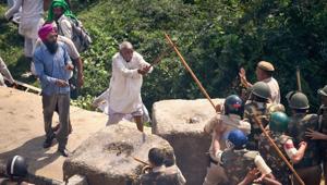 An elderly farmer clashes with police personnel during a protest at Delhi-UP border during 'Kisan Kranti Padyatra' in New Delhi, Tuesday, Oct 2, 2018.(PTI) An elderly farmer clashes with police personnel during a protest at Delhi-UP border during 'Kisan Kranti Padyatra' in New Delhi, Tuesday, Oct 2, 2018.(PTI)