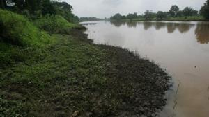 The stock available in the seven lakes that supply water to the city is 90.78%, sufficient to last 304 days, as opposed to the 335-day stock needed to ensure there are no water cuts till the next monsoon.(HT FILE) The stock available in the seven lakes that supply water to the city is 90.78%, sufficient to last 304 days, as opposed to the 335-day stock needed to ensure there are no water cuts till the next monsoon.(HT FILE)