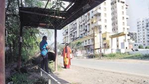 A bus stop in bad shape on Dattanagar to Narhe road near Janata bank in Pune.(Ravindra Joshi) A bus stop in bad shape on Dattanagar to Narhe road near Janata bank in Pune.(Ravindra Joshi)