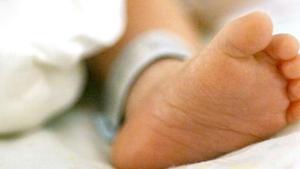 The woman wrapped her dead infant’s body in plastic and dumped it on a national highway near Dhanbad to avoid the expenditure on last rites.(Representative Image) The woman wrapped her dead infant’s body in plastic and dumped it on a national highway near Dhanbad to avoid the expenditure on last rites.(Representative Image)