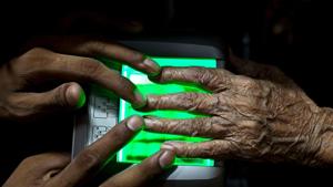 A resident in New Delhi going through the registration process for Aadhaar card at a registration station in Central Delhi.(Getty Images) A resident in New Delhi going through the registration process for Aadhaar card at a registration station in Central Delhi.(Getty Images)