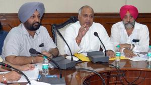 From left: MC commissioner Gurpreet Singh Khaira, mayor Sanjeev Sharma Bittu and senior deputymayor Yoginder Singh Yogi during MC House meeting in Patiala.(Bharat Bhushan/HT) From left: MC commissioner Gurpreet Singh Khaira, mayor Sanjeev Sharma Bittu and senior deputymayor Yoginder Singh Yogi during MC House meeting in Patiala.(Bharat Bhushan/HT)