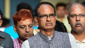 Madhya Pradesh chief minister Shivraj Singh Chouhan on Friday ordered an inquiry by an IG-rank police officer into the alleged suicide by a 32-year old farmer in Seoni district on September 29.(PTI Photo) Madhya Pradesh chief minister Shivraj Singh Chouhan on Friday ordered an inquiry by an IG-rank police officer into the alleged suicide by a 32-year old farmer in Seoni district on September 29.(PTI Photo)