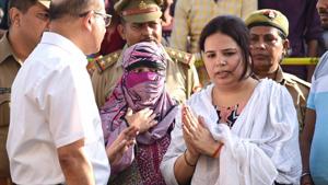 SIT members reconstruct the crime scene of the murder of Apple executive Vivek Tiwari in the presence of his wife Kalpana Tiwari and colleague Sana, in Lucknow, Oct 2, 2018.(PTI) SIT members reconstruct the crime scene of the murder of Apple executive Vivek Tiwari in the presence of his wife Kalpana Tiwari and colleague Sana, in Lucknow, Oct 2, 2018.(PTI)