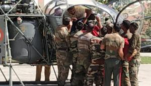 The injured being airlifted from Chanderkote in Ramba. The police, army and paramilitary personnel were pressed into the rescue operations.(HT Photo) The injured being airlifted from Chanderkote in Ramba. The police, army and paramilitary personnel were pressed into the rescue operations.(HT Photo)