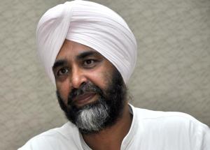 Finance minister Manpreet Badals said after reaping a windfall, the Centre has made a meagre cut in excise duty and not special excise duty, due to which states will lose 63 paisa per litre.(HT File) Finance minister Manpreet Badals said after reaping a windfall, the Centre has made a meagre cut in excise duty and not special excise duty, due to which states will lose 63 paisa per litre.(HT File)