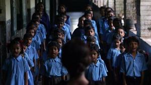The Ballia district administration has taken a serious note of a complaint that students of an aided inter college in Ballia are being punished for singing “Vande Mataram” or chanting “Bharat Mata ki Jai” and ordered an inquiry into it.(Representative Image/HT File Photo) The Ballia district administration has taken a serious note of a complaint that students of an aided inter college in Ballia are being punished for singing “Vande Mataram” or chanting “Bharat Mata ki Jai” and ordered an inquiry into it.(Representative Image/HT File Photo)
