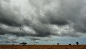Clouds hover in the sky over Marina beach in Chennai on October 5.(PTI Photo) Clouds hover in the sky over Marina beach in Chennai on October 5.(PTI Photo)