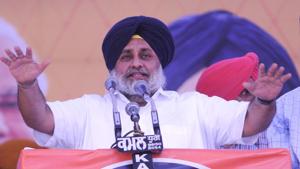 SAD President Sukhbir Singh Badal addressing the zabar virodhi rally at Mehmadpur Village near Patiala.(Bharat Bhushan/HT) SAD President Sukhbir Singh Badal addressing the zabar virodhi rally at Mehmadpur Village near Patiala.(Bharat Bhushan/HT)