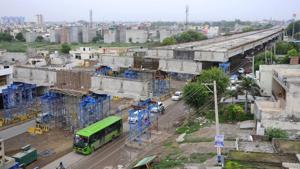 Following complaints from the contractor, the National Highway Authority of India took up the matter with the state government.(HT File) Following complaints from the contractor, the National Highway Authority of India took up the matter with the state government.(HT File)
