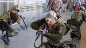 Central Industrial Security Force (CISF) commandos are being trained to tackle a hostage situation inside Delhi Metro tunnel.(Parveen Kumar / HT File Photo) Central Industrial Security Force (CISF) commandos are being trained to tackle a hostage situation inside Delhi Metro tunnel.(Parveen Kumar / HT File Photo)