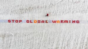 A picture shows a giant roll of more than 2500 laminated postcards displayed for an exhibit test of an action against climate change, in the Aletsch Glacier near the Jungfraujoch in the Swiss Alps on August 13.(AFP Photo) A picture shows a giant roll of more than 2500 laminated postcards displayed for an exhibit test of an action against climate change, in the Aletsch Glacier near the Jungfraujoch in the Swiss Alps on August 13.(AFP Photo)
