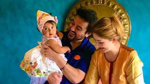 Adnan Sami with his wife Roya and daughter Medina.(Twitter) Adnan Sami with his wife Roya and daughter Medina.(Twitter)