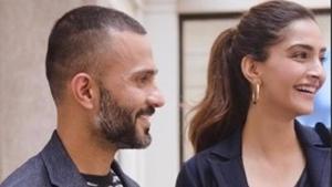 Sonam Kapoor shared a lovely pic with husband Anand Ahuja.(Instagram) Sonam Kapoor shared a lovely pic with husband Anand Ahuja.(Instagram)