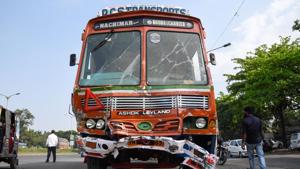 According to the police the truck filled with coconuts was on its way to Mumbai via the highway when the incident happened.(Sanket Wankhade/ HT Photo) According to the police the truck filled with coconuts was on its way to Mumbai via the highway when the incident happened.(Sanket Wankhade/ HT Photo)