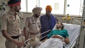 Police recording the statement of victim Karanvir Singh at DMCH in Ludhiana on Wednesday.(HT Photo) Police recording the statement of victim Karanvir Singh at DMCH in Ludhiana on Wednesday.(HT Photo)