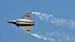 A Rafale fighter jet performs during the Aero India air show at Yelahanka air base in Bengaluru on February 18, 2015.(REUTERS) A Rafale fighter jet performs during the Aero India air show at Yelahanka air base in Bengaluru on February 18, 2015.(REUTERS)