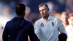 File image of England Test skipper Joe Root (R) shaking hands with India captain Virat Kohli.(REUTERS) File image of England Test skipper Joe Root (R) shaking hands with India captain Virat Kohli.(REUTERS)