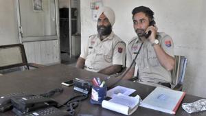 The attendants claim that over 70% of the calls received are either abusive in nature or the wrong ones.(Gurminder Singh/HT) The attendants claim that over 70% of the calls received are either abusive in nature or the wrong ones.(Gurminder Singh/HT)