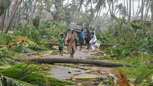 A group of people relocating to safer places after Cyclone Titli hits Barua village, in Srikakulam, on Oct 11, 2018.(PTI) A group of people relocating to safer places after Cyclone Titli hits Barua village, in Srikakulam, on Oct 11, 2018.(PTI)