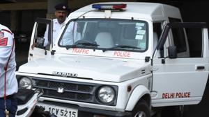 The accused, arrested by Delhi Police, for posing as an IPS officer, had fitted his car with the red and blue beacon. (Photo used for representational purpose only)(Arvind Yadav/HT File Photo) The accused, arrested by Delhi Police, for posing as an IPS officer, had fitted his car with the red and blue beacon. (Photo used for representational purpose only)(Arvind Yadav/HT File Photo)
