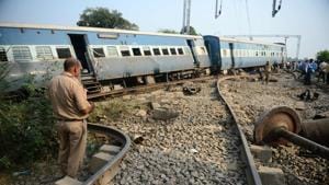A police personnel stands the site where the engine of the New Farakka Express train derailed along with eight coaches near Harchandpur Railway station in Rae Bareli on October 10, 2018.(AFP File Photo) A police personnel stands the site where the engine of the New Farakka Express train derailed along with eight coaches near Harchandpur Railway station in Rae Bareli on October 10, 2018.(AFP File Photo)