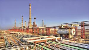A partial view of the Essar oil refinery at Vadinar, Gujarat, India(HT File) A partial view of the Essar oil refinery at Vadinar, Gujarat, India(HT File)