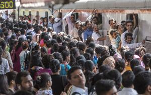 According to the data, on an average, 52,000 more commuters use the WR daily(Hindustan Times) According to the data, on an average, 52,000 more commuters use the WR daily(Hindustan Times)