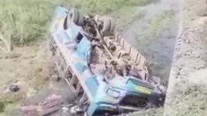A Kolkata-bound bus plunged into a shallow canal in Hoogly district on Tuesday morning, killing five people.(Photo Credit: ANI / Twitter) A Kolkata-bound bus plunged into a shallow canal in Hoogly district on Tuesday morning, killing five people.(Photo Credit: ANI / Twitter)