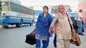 Several union leaders held, services partially restored towards afternoon. At a few places policemen double-up as conductors.(HT Photo) Several union leaders held, services partially restored towards afternoon. At a few places policemen double-up as conductors.(HT Photo)
