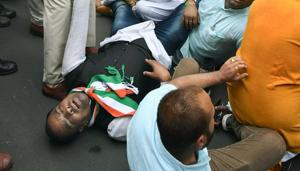 Congress workers stage a demonstration at Professional Examination Board (Vyapam) headquarters over alleged scam in Public Services Examinations, in Bhopal on Aug 23.(PTI Photo) Congress workers stage a demonstration at Professional Examination Board (Vyapam) headquarters over alleged scam in Public Services Examinations, in Bhopal on Aug 23.(PTI Photo)
