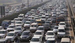 Frequent changes in the position of jersey barriers at Atlas Chowk exit on the Delhi-Gurugaon Expressway cause traffic snarls and accidents.(PTI File) Frequent changes in the position of jersey barriers at Atlas Chowk exit on the Delhi-Gurugaon Expressway cause traffic snarls and accidents.(PTI File)