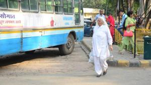Hundreds of commuters were stranded across Haryana on Thursday, the third day of the roadways employees’ strike against the government’s move to induct 700 private buses.(HT Photo) Hundreds of commuters were stranded across Haryana on Thursday, the third day of the roadways employees’ strike against the government’s move to induct 700 private buses.(HT Photo)