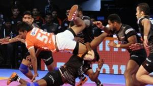 Puneri paltan have extended their lead at the top of Pro kabaddi League Zone A.(Pro Kabaddi) Puneri paltan have extended their lead at the top of Pro kabaddi League Zone A.(Pro Kabaddi)
