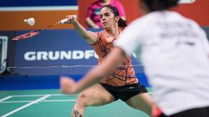Saina Nehwal of India returns a shot to Gregoria Mariska Tunjung of Indonesia during their Women Singles semi-final match at the DANISA Denmark Open 2018 badminton tournament.(AFP) Saina Nehwal of India returns a shot to Gregoria Mariska Tunjung of Indonesia during their Women Singles semi-final match at the DANISA Denmark Open 2018 badminton tournament.(AFP)