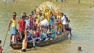 Devotees carry an idol of Goddess Durga for immersion in a river after the end of Durga Puja festival, on October 20, 2018.(PTI) Devotees carry an idol of Goddess Durga for immersion in a river after the end of Durga Puja festival, on October 20, 2018.(PTI)
