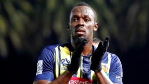 Usain Bolt applauds the fans after the match.(REUTERS) Usain Bolt applauds the fans after the match.(REUTERS)