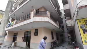 The house in Aman apartments, Surajkund, Faridabad, where the four bodies were found on Saturday.(Sanjeev Verma/HT Photo)