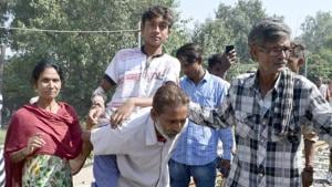 One of the injured, Pamma, with his relatives during the protest.(Sameer Sehgal/HT) One of the injured, Pamma, with his relatives during the protest.(Sameer Sehgal/HT)