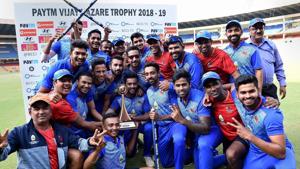 Mumbai players pose with the trophy after beating Delhi in Vijay Hazare trophy final match, at Chinnaswamy Stadium in Bengaluru.(PTI) Mumbai players pose with the trophy after beating Delhi in Vijay Hazare trophy final match, at Chinnaswamy Stadium in Bengaluru.(PTI)