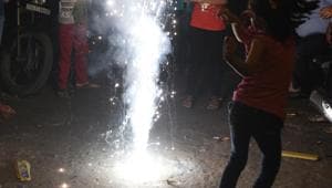 Children enjoy fireworks on the occasion of Diwali in Mayur Vihar, New Delhi on October 19, 2017.(Sushil Kumar/HT File Photo) Children enjoy fireworks on the occasion of Diwali in Mayur Vihar, New Delhi on October 19, 2017.(Sushil Kumar/HT File Photo)