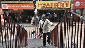 Most markets in the country are not accessible for the disabled. The National Democratic Alliance government was proactive in amending the Person With Disabilities Act, 2016, to broaden its scope along with the Accessible India campaign with the objective of encouraging disabled-friendly buildings and human resource policies(Tribhuwan Sharma/ Hindustan Times)
