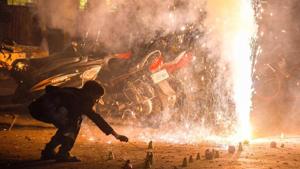 The Supreme Court had temporarily banned the sale of firecrackers ahead of Diwali on October 9 last year. It had later refused to relax its order while dismissing a plea by traders.(HT file photo) The Supreme Court had temporarily banned the sale of firecrackers ahead of Diwali on October 9 last year. It had later refused to relax its order while dismissing a plea by traders.(HT file photo)