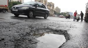 The condition of roads worsens after a few spells of rain. It has become difficult to commute on the roads, say residents.(HT/File Photo) The condition of roads worsens after a few spells of rain. It has become difficult to commute on the roads, say residents.(HT/File Photo)