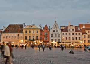 Tallinn’s Town Hall Square or Raekoja plats is a popular hangout spot(Saubhadra Chatterji) Tallinn’s Town Hall Square or Raekoja plats is a popular hangout spot(Saubhadra Chatterji)