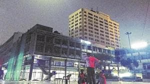 A skywalk, an amphitheatre, automated parking, exhibition halls, recreational areas, and dedicated vending zones are part of a massive Delhi Development Authority (DDA) facelift plan for Nehru Place in south Delhi.(HT Photo)
