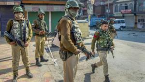 Authorities have ordered closure of schools and colleges in Srinagar city and mobile Internet services have been suspended in the district.(PTI/File Photo) Authorities have ordered closure of schools and colleges in Srinagar city and mobile Internet services have been suspended in the district.(PTI/File Photo)