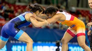 Sakshi Malik (R) can still win a medal at World Wrestling Championships.(HT Photo) Sakshi Malik (R) can still win a medal at World Wrestling Championships.(HT Photo)