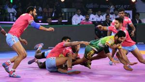 Patna Pirates captain Pardeep Narwal in action against Jaipur Pink Panthers in Pro Kabaddi League 2018.(PKL) Patna Pirates captain Pardeep Narwal in action against Jaipur Pink Panthers in Pro Kabaddi League 2018.(PKL)