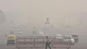 A view of atmosphere shrouded in smog resulting in air pollution and low visibility at Raisina Hill in New Delhi.(Sonu Mehta/HT PHOTO) A view of atmosphere shrouded in smog resulting in air pollution and low visibility at Raisina Hill in New Delhi.(Sonu Mehta/HT PHOTO)